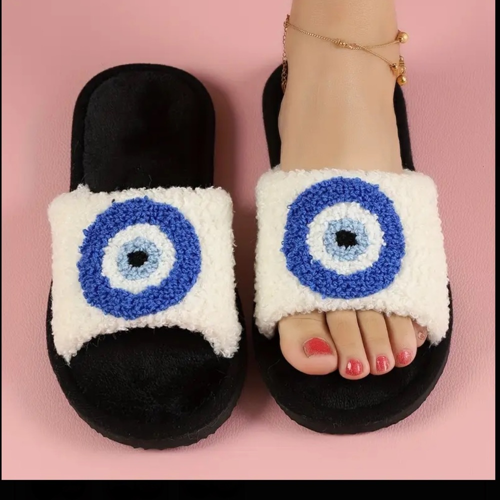 Cozy Evil Eye Slippers size 8.5-9 - Picture 2 of 2